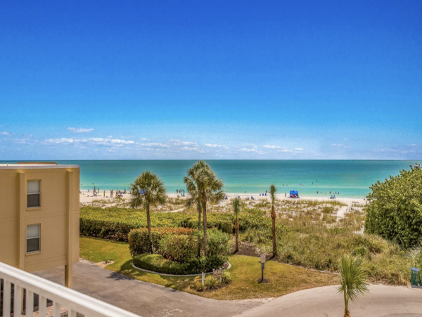 Expansive Beach Home - Casual Luxury - Steps to the Beach